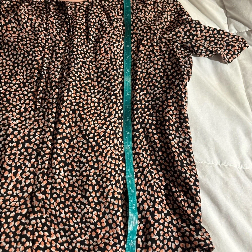Ann Taylor Women's Peach and Black Patterned Keyhole Tie Top size Medium - Picture 7 of 12